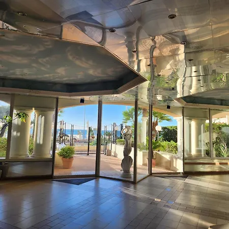 Exclusive Panoramic Sea View In Victoria Apartment