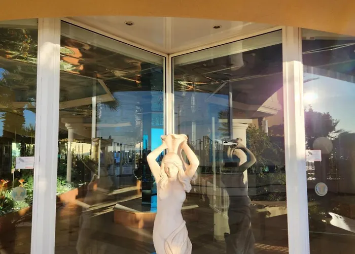 Exclusive Panoramic Sea View In Victoria Мантон