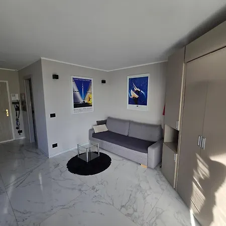 Апартаменти Exclusive Panoramic Sea View In Victoria Мантон