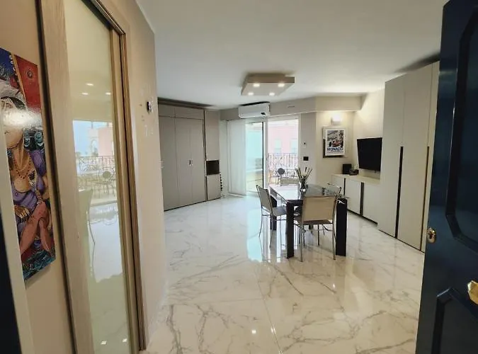 Exclusive Panoramic Sea View In Victoria 아파트